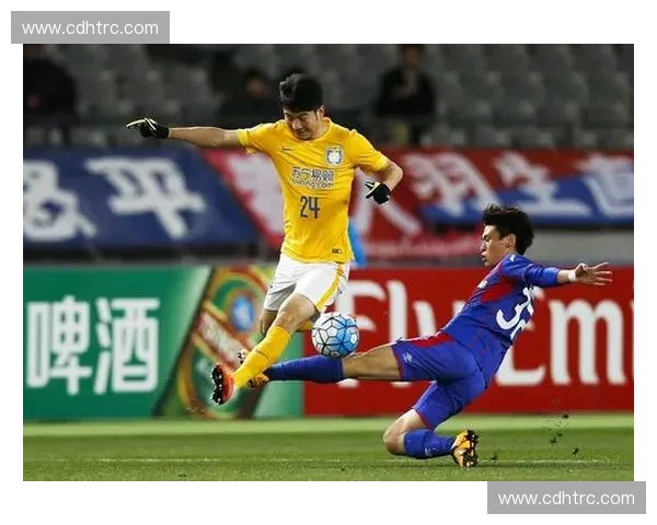 苏宁足球队顽强拼搏勇夺胜利 赛场精彩瞬间回顾